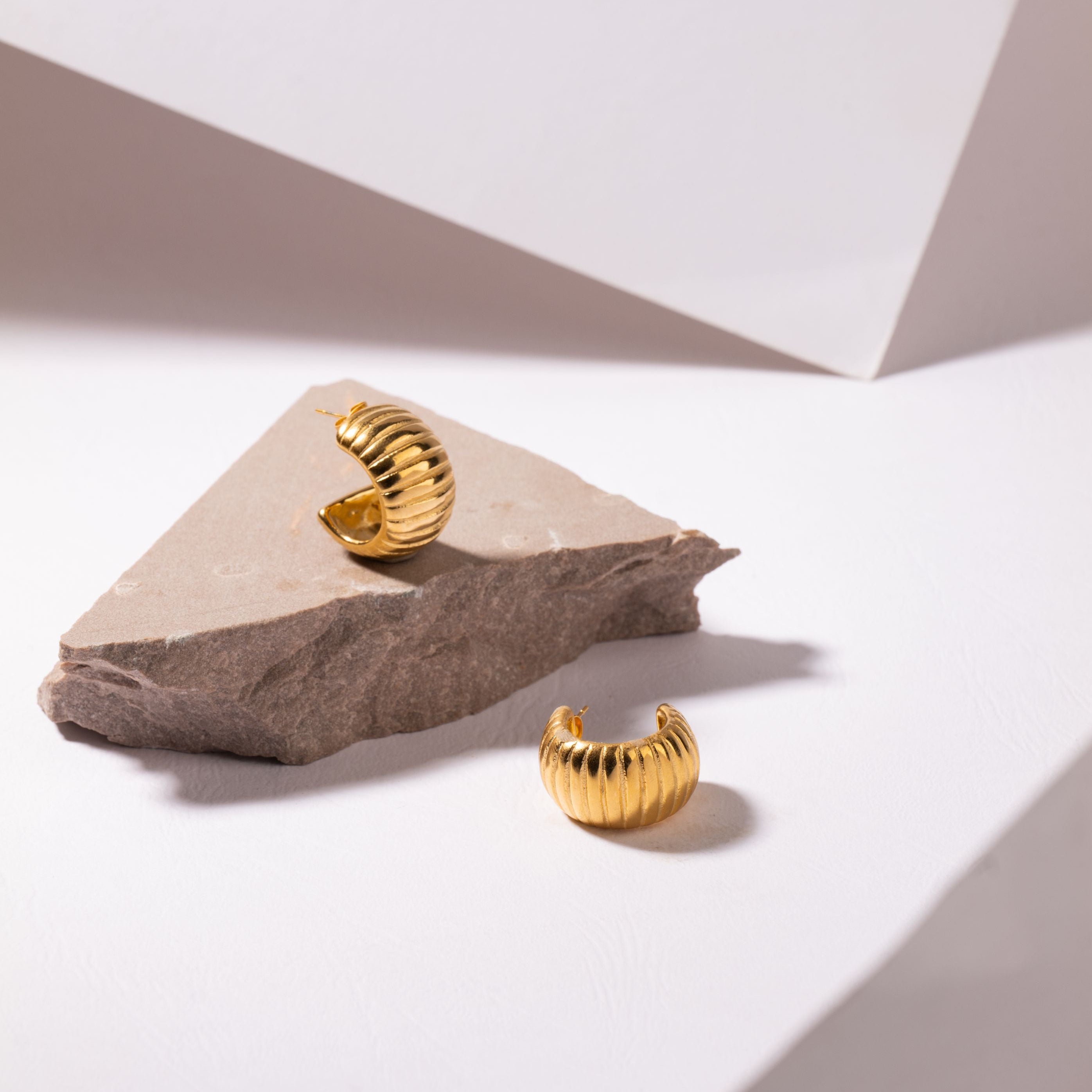 How to Style Statement Pieces: Making a Bold Fashion Statement