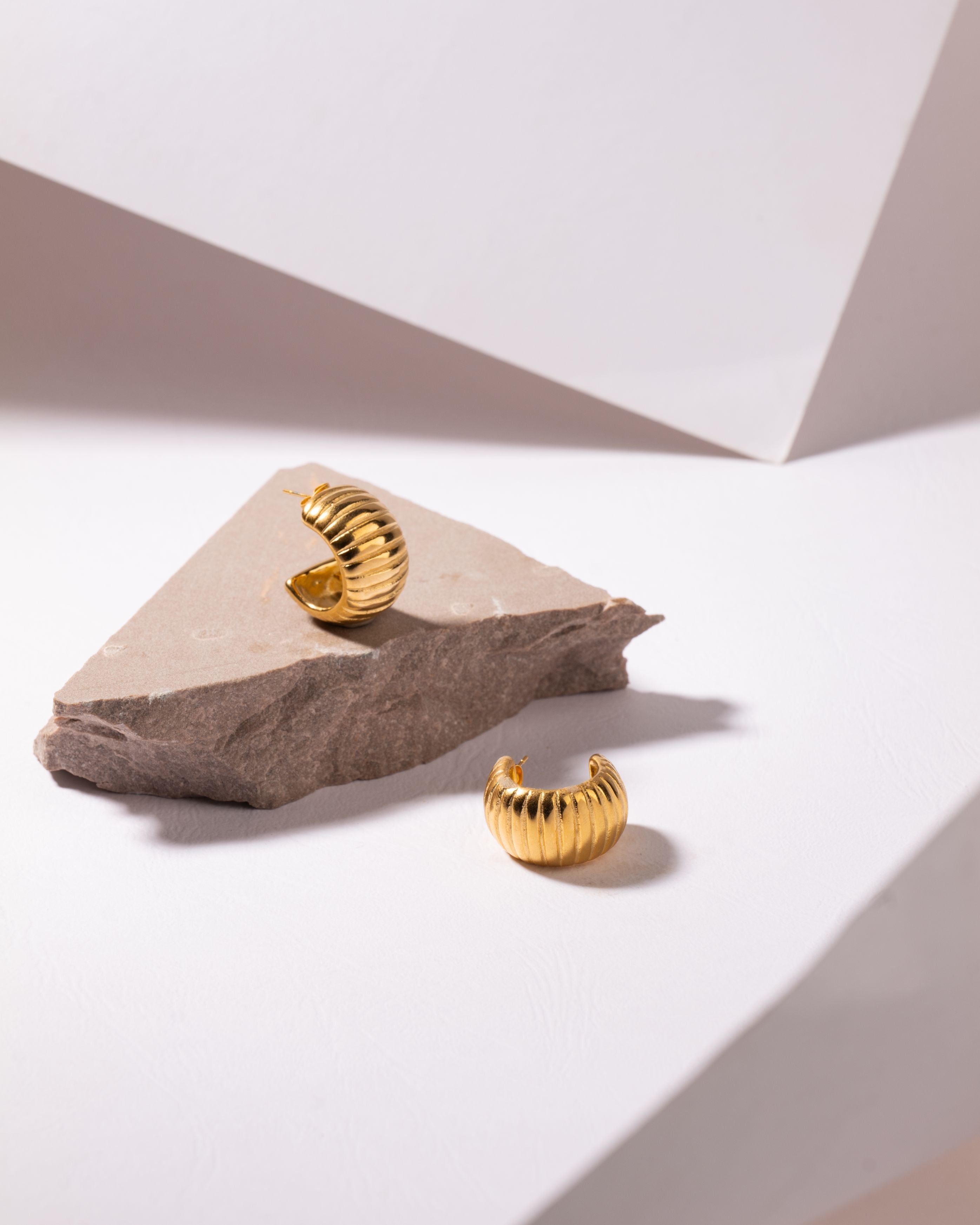 How to Style Statement Pieces: Making a Bold Fashion Statement